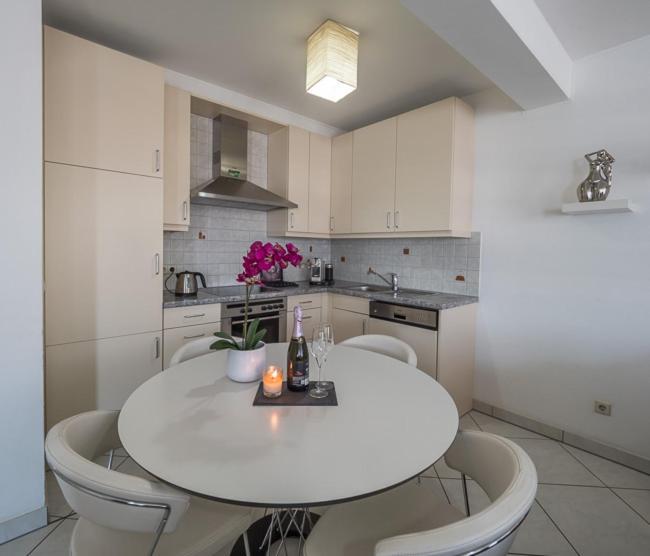 Luxury Penthouse Apartment With 3 Balconies -2 Bedrooms -Petrus View & Parking Luxembourg Exterior photo